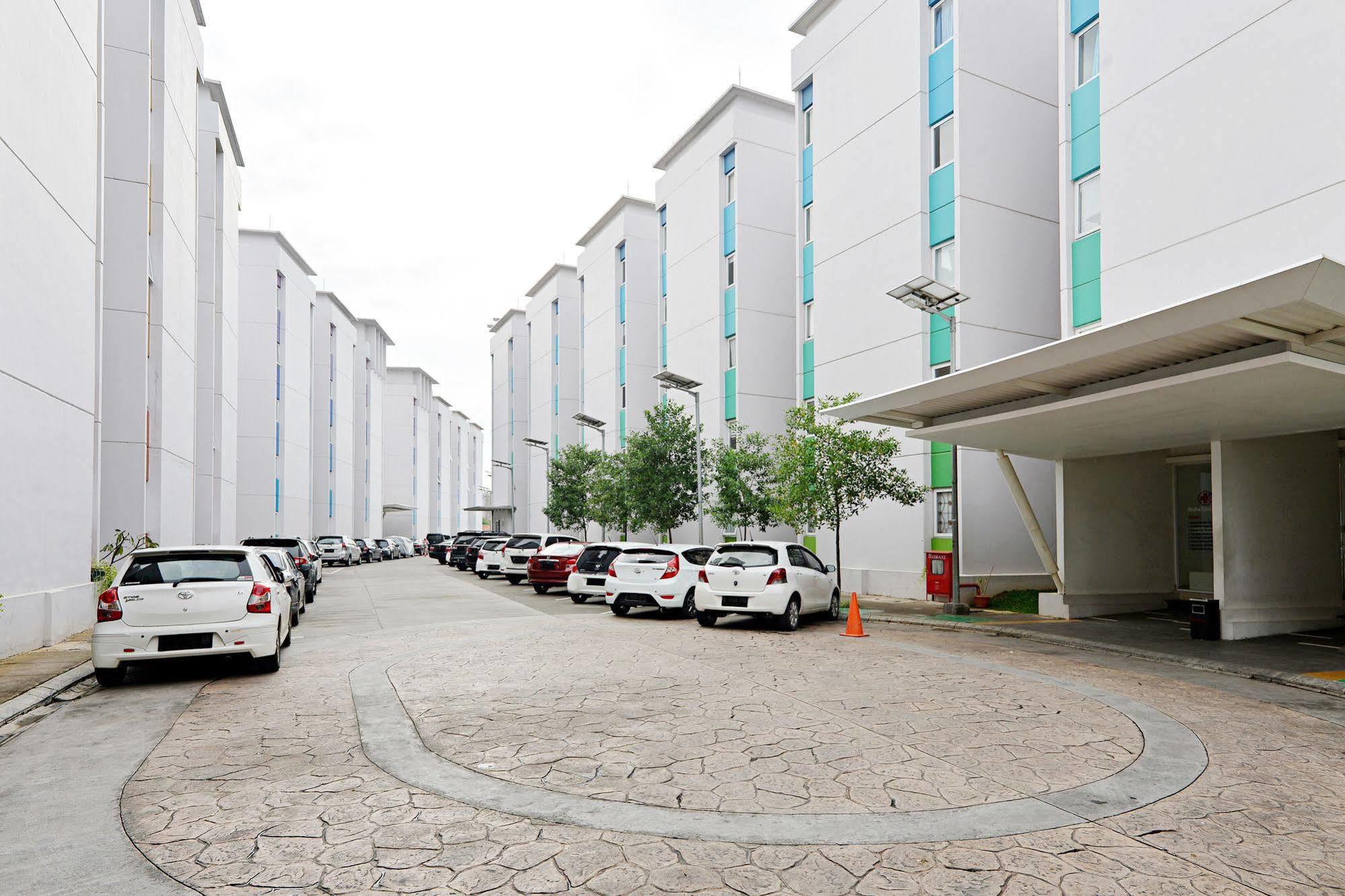 Zen Rooms Basic Tangerang Aeropolis Exterior photo