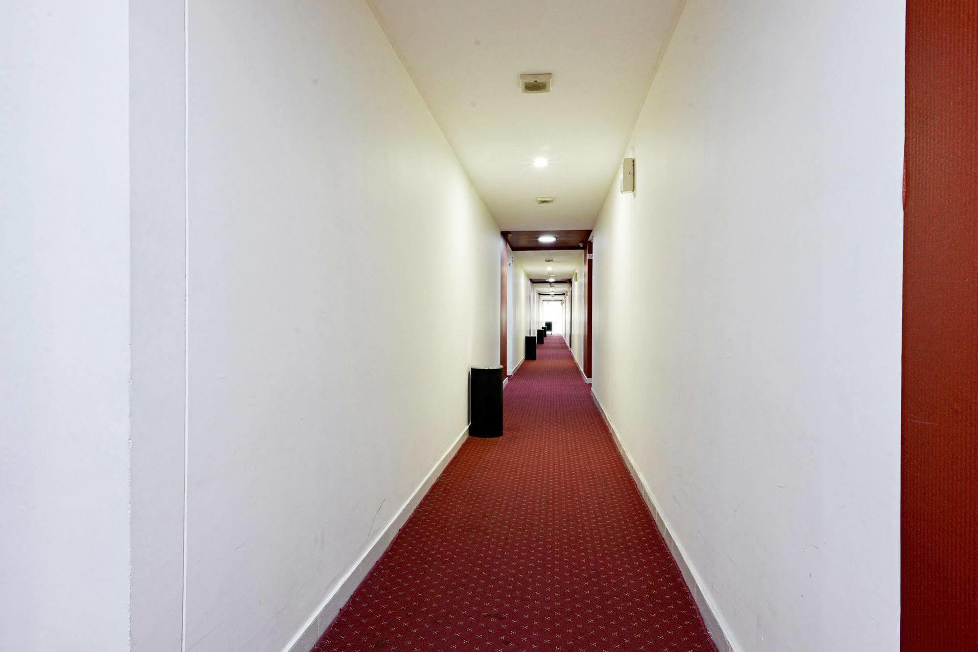 Zen Rooms Basic Tangerang Aeropolis Exterior photo