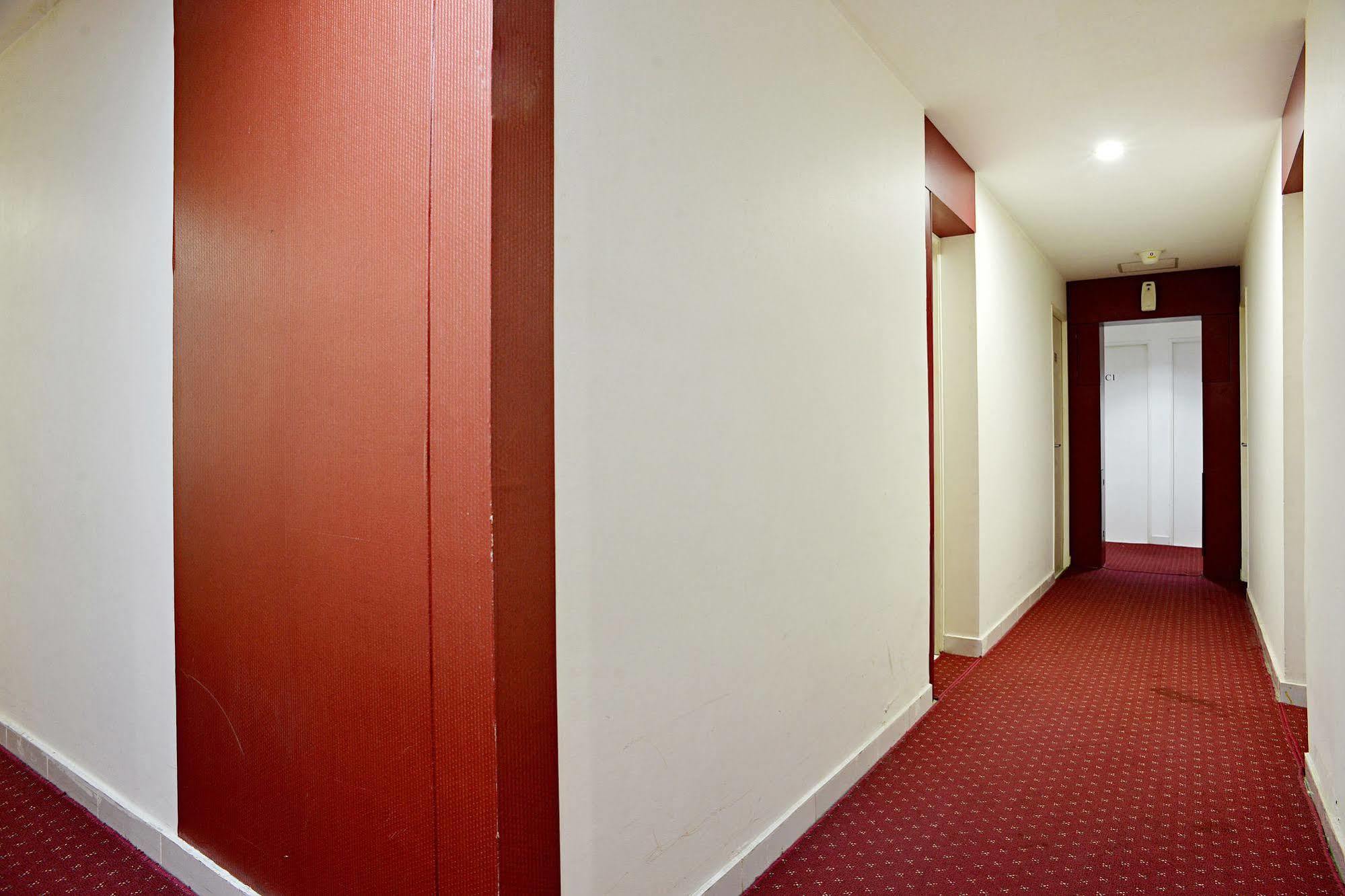 Zen Rooms Basic Tangerang Aeropolis Exterior photo
